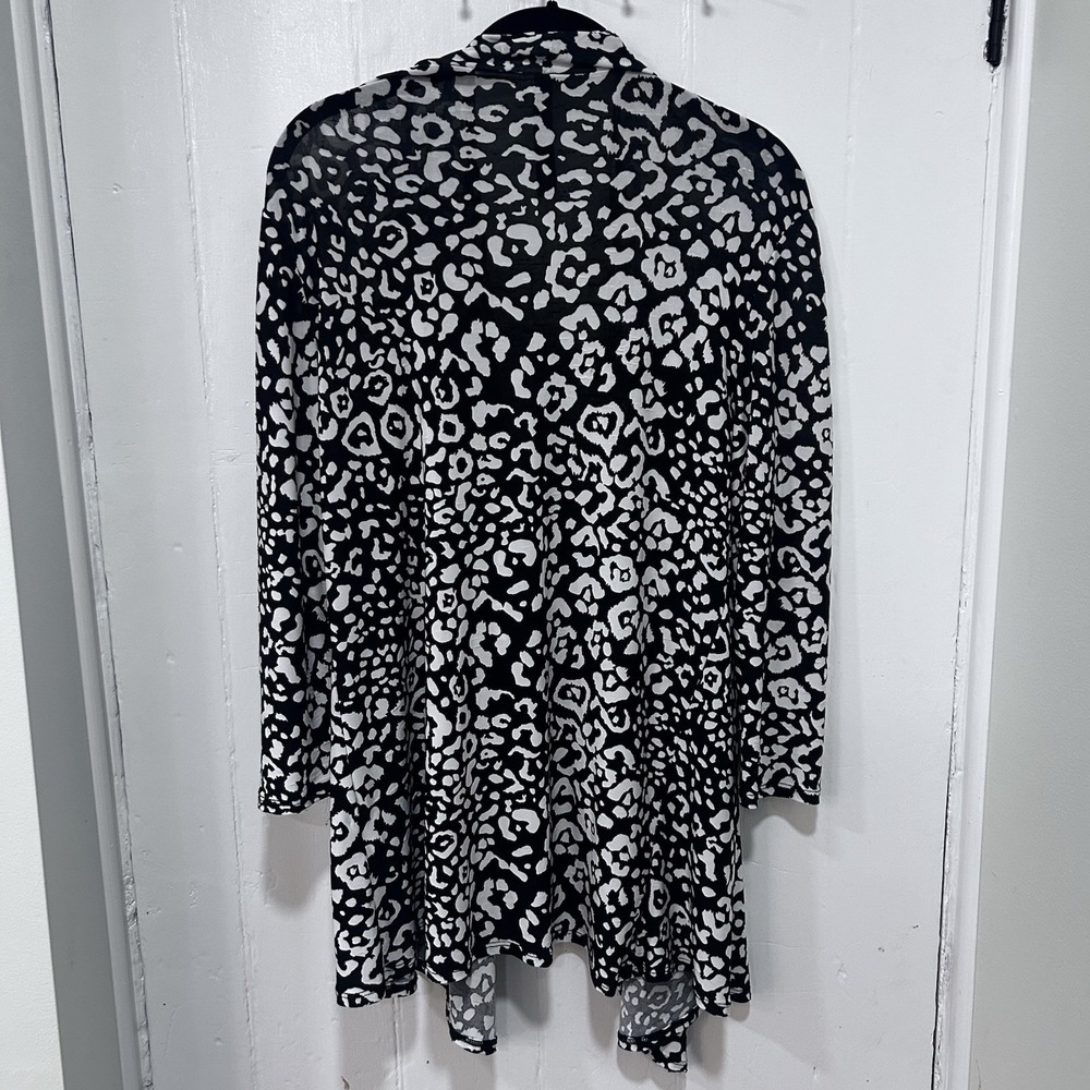 Isabella Rodriguez L Black White Print Open Front Swing Cardigan Waterfall Hem - Picture 7 of 7